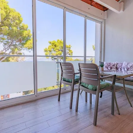 - Comfort Two-bedroom D7
