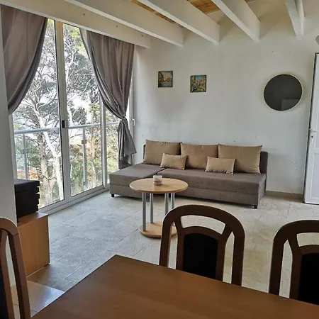 - Comfort Two-bedroom D7 *